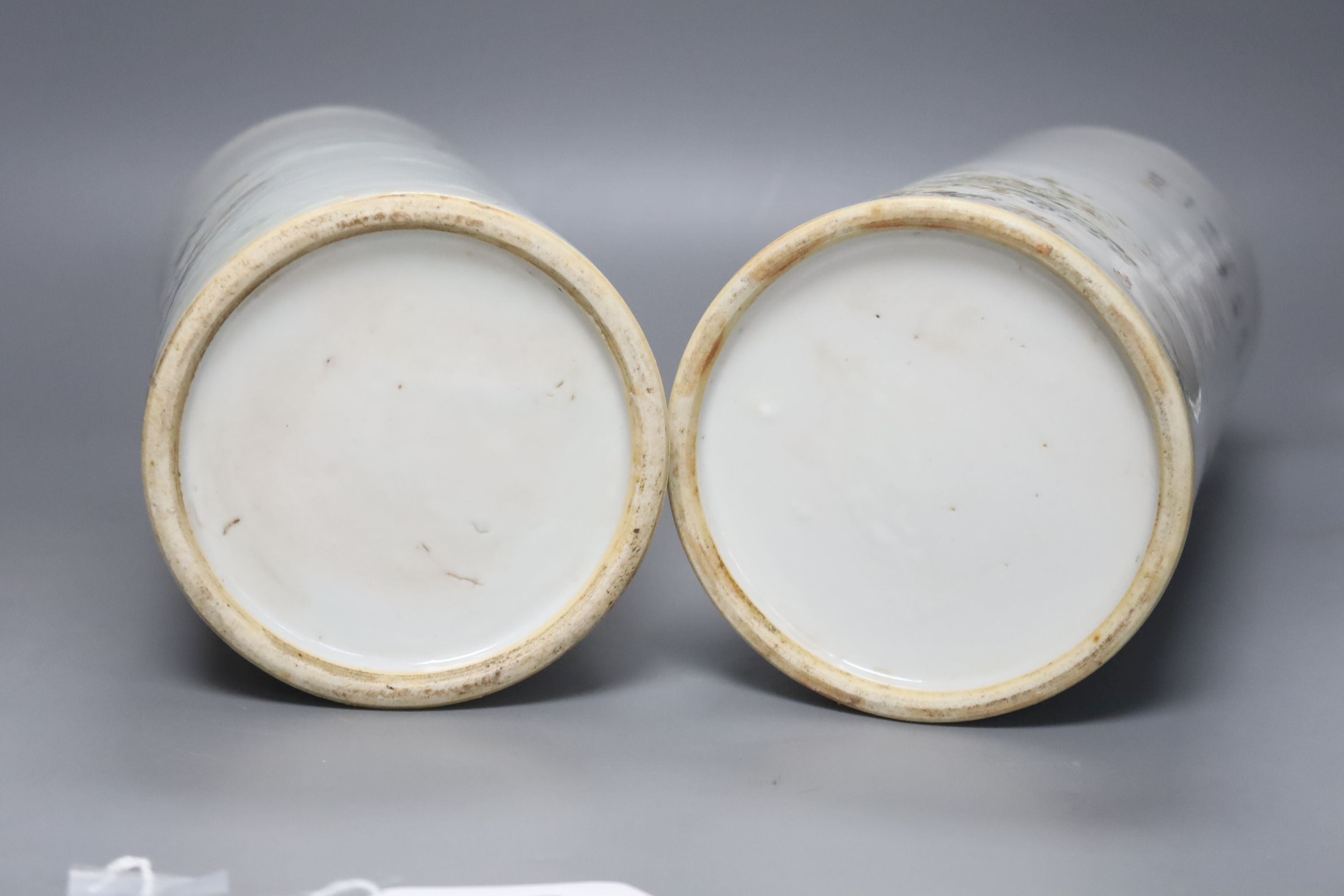 A pair of Chinese cylindrical porcelain vases, height 28cm